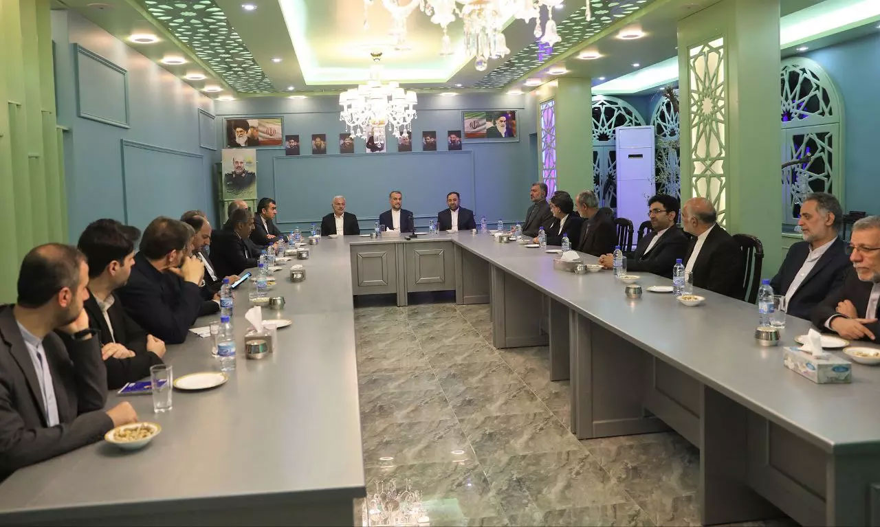 دیدار دکتر امیرعبداللهیان با همکاران سفارت جمهوری اسلامی ایران در دمشق