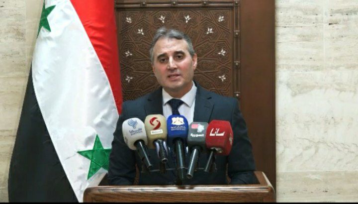 وزیر صنعت سوریه واقعیت تاسیسات صنعتی در سوریه را فاش کرد و در مورد توسعه صنعت داروسازی و پروژه‌های سرمایه گذاری گفت و گو کرد.